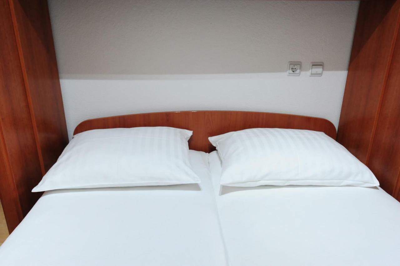 Milic Apartments Makarska Buitenkant foto